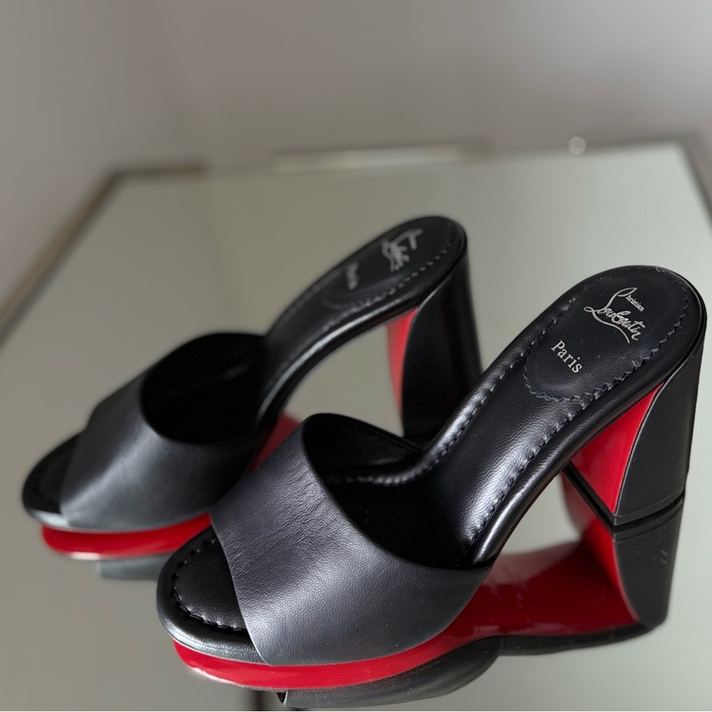 New CHRISTIAN LOUBOUTIN Jane leather mules 39.5 $885 - Picture 6 of 16